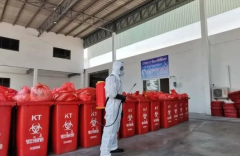 曼谷投放专为危险废物的红色垃圾箱，用于存放口罩，纸巾！