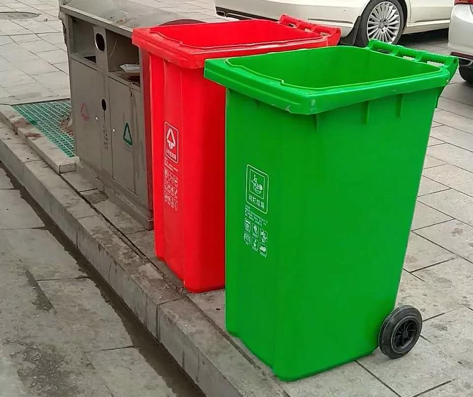 分类垃圾桶新“上岗” 投放垃圾更方便