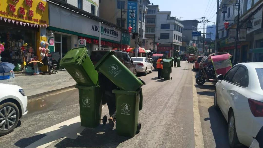 贵州遵义新蒲办更换垃圾分类垃圾桶 扮靓文明城