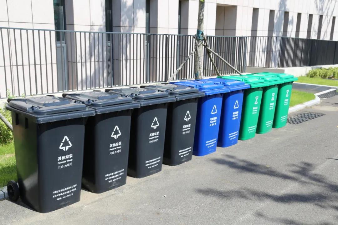 威海市更换新式垃圾分类垃圾桶助力文明城市创建