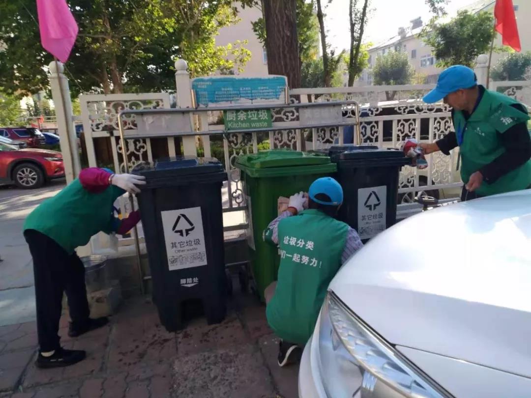 山东威海城区更换垃圾分类垃圾桶打响环境整治攻坚战