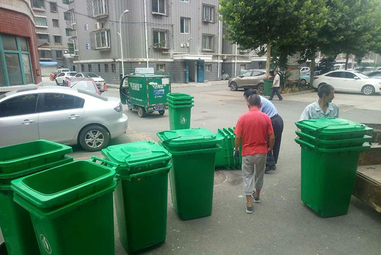 江苏无锡更换垃圾分类垃圾桶改善居民生活环境