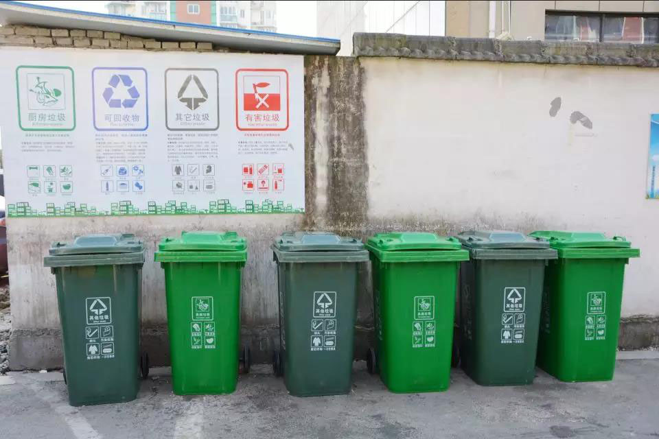 陕西汉中更换垃圾分类垃圾桶 维护社区好环境