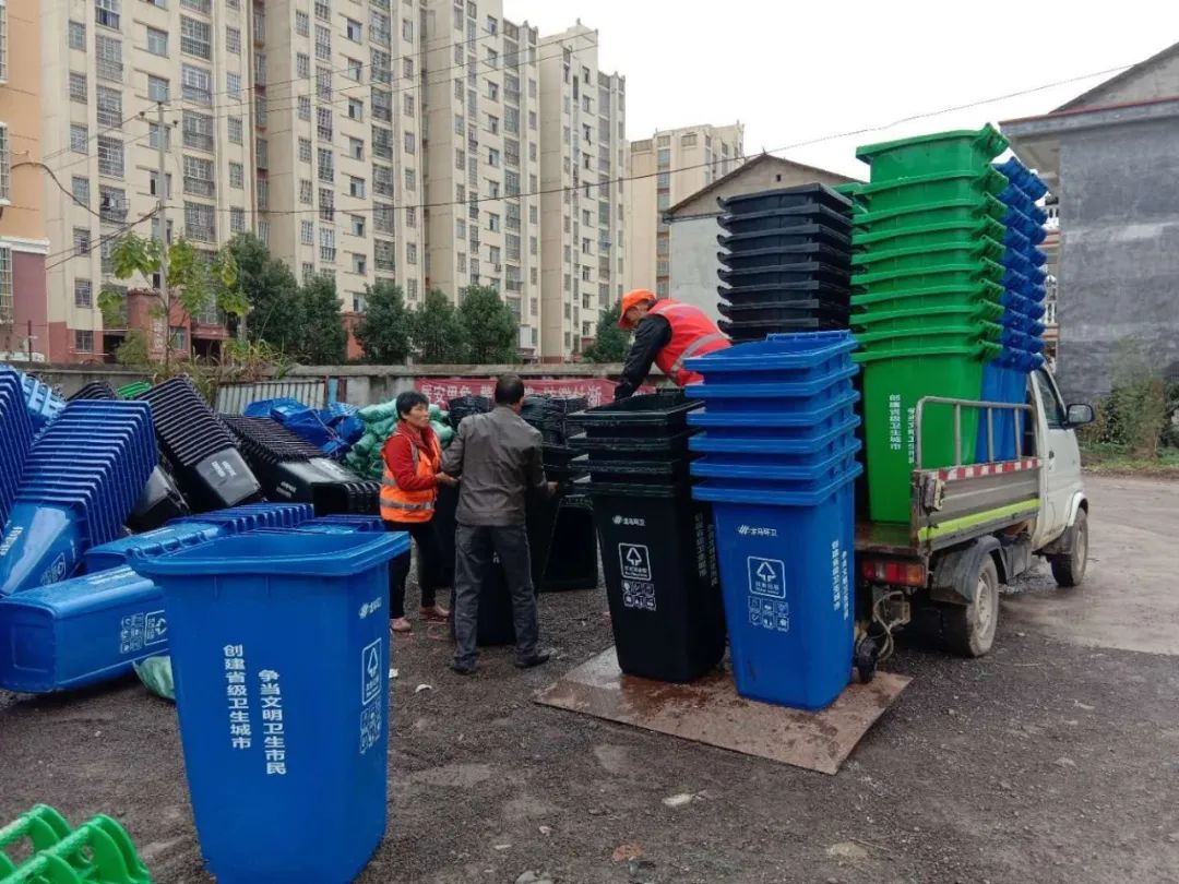 优化乡村环境，杭州良渚村垃圾分类垃圾桶换“新装”啦！