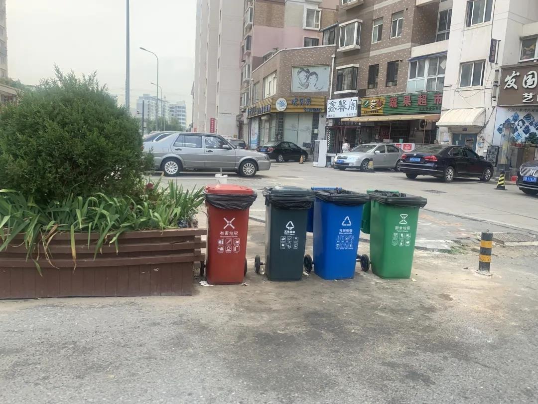 大连绿洲社区垃圾分类垃圾桶换新垃圾分类不停步