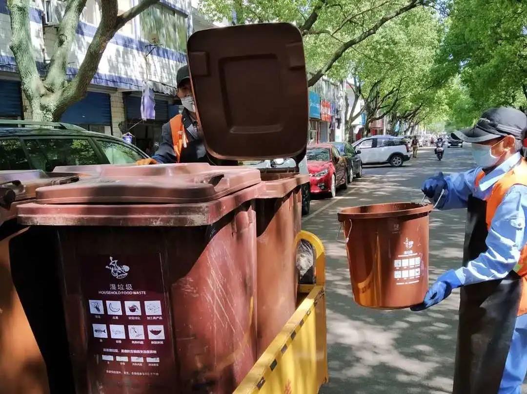 上海垃圾分类新时尚沿街商铺更换垃圾分类垃圾桶定时定点回收